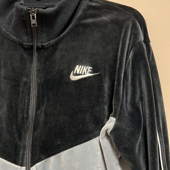 Nike Velour Zip Up Sweater Cropped - Picture 4 of 8